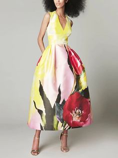 Elegant Floral V Neck Sleeveless Midi Dress Floral Cocktail Dress Wedding Guest, Formal Dresses For Older Women Over 50 Classy, Summer Style Modest, Wedding Guest Summer Outfit, Dubai Fashion Women Street Styles, Cocktail Event Outfit, Modern Tea Party Outfit, Formal Floral Dresses, Garden Wedding Attire