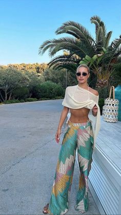 Bali Night Outfit, Tropical Beach Outfits Summer Vibes, Summer Walk Outfit Outdoor, Miami Yacht Party Outfit, Ibiza Beach Outfit, Florida Night Out Outfit, Summer Vacation Outfit Inspo 2024, Hi Ibiza Outfit, Semi Formal Women Outfit