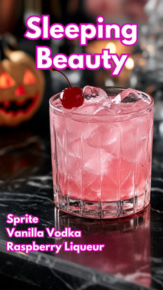 Sleeping Beauty Cocktail Iced Drinks Recipes, Pretty Alcoholic Drinks, Summer Drinks Alcohol, Party Drinks Alcohol, Raspberry Liqueur, Liqueurs Recipes, The Sleeping Beauty, Yummy Alcoholic Drinks, Amazing Food Decoration