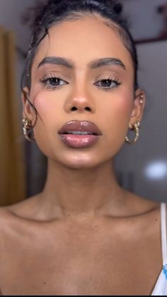 Owls Wallpaper, Makeup Lessons, Lip Combo, Face Photography, Makeup For Brown Eyes, Girls Makeup, Pretty Makeup, Lip Liner, Makeup Inspo