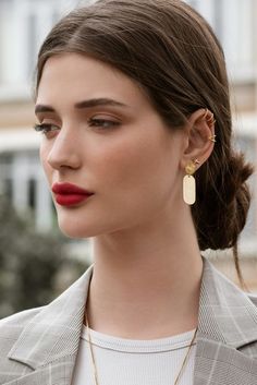 Simple Chic Makeup Looks, Makeup Looks Lipstick, Makeup Bibir, Parisian Beauty, French Makeup, Red Lips Makeup Look, Red Lip Makeup, Smink Inspiration