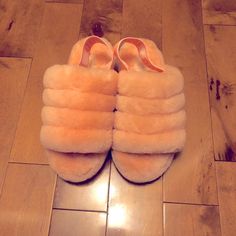 In Amazing Condition Pink Platform Ugg Fluffy Slippers With Ugg Strap. Size 5. Platform Ugg, Pink Platform, Pink Platforms, Fluffy Slippers, Womens Uggs, Ugg Shoes, Slippers, Conditioner, Women Shoes