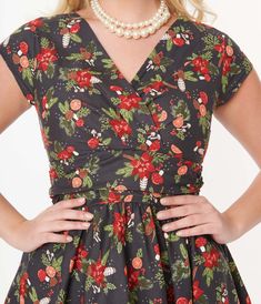 This charming 1950s style swing dress from Retrolicious is set in a brown woven fabric featuring a print of holiday florals throughout. Outfitted with a surplice neckline and pleated waist. Complete with a back zipper and side pockets!Available in sizes XS-4X while supplies last. Plus Size Retro Fashion, Green Plus Size Dress, Green Plus Size Dresses, Plus Size Retro Dresses, Retro Plus Size, Shop Skirt, Dress Rich, Dress With Sleeve, Uv Clothing