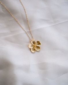 Bloom Gold Necklace – Wander + Lust Jewelry Dainty Gold Flower Necklace, Golden Flower Necklace, Gold Necklace Flower, Gold Necklace Charm, Gold Necklaces Aesthetic, Golden Jewelry Aesthetic, Flower Gold Necklace, Golden Necklaces, Gold Flower Necklace