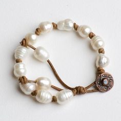 Leather Bracelet Tutorial, Pearl Jewels, Jewelry Knots, Pearl Leather, A Bracelet, Bracelet Tutorial, Jewelry Tutorials