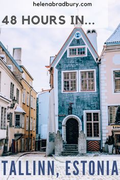 a blue house with the words 48 hours in italian