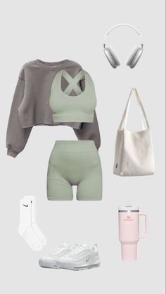 Gym Outfit Design, Yoga Set Aesthetic, Set Workout Clothes, Mint Workout Outfit, Light Green Workout Outfit, Elegant Workout Clothes, Cute Gym Outfits Summer, Spring Gym Outfits For Women, Cute Work Out Outfits