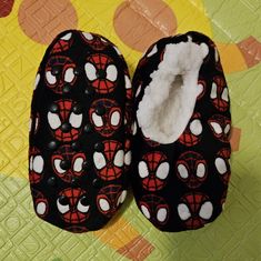 Size 2t-3t Cradle Your Feet In Huggable Comfort With These Spiderman And Friends Slipper Socks. This Stylish Design And Soft Babba Inner Will Keep Your Feet Toasty All Season Long. The Foam Bottom Adds An Extra Bounce To Your Step While Safetydots Non-Slip Grippers Keep You From Sliding! Soft Outer Shell And Sherpa Inner Create Pillow-Soft Comfort. Safety Dots Bottom Grippers Help Prevent Slipping. Easy-To-Care-For Material Is Machine Washable. Marvel Shoes, Toddler Slippers, Slipper Socks, Stylish Design, Kids Shoes, Spiderman, Slippers, Black And Red, Socks