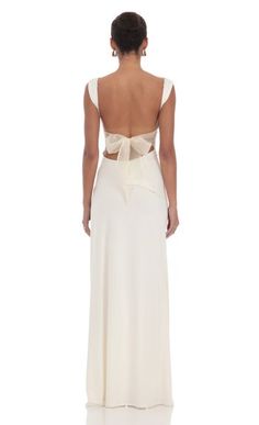 Open Back Bow Maxi Dress in White | LUCY IN THE SKY White Black Tie Dress, Wedding Dress Dance Party, Long Hoco Dress, All White Outfit Classy, Big Prom Dresses, Modern Prom, Formal Maxi Dresses, Prom Dress Inspo, Junior Prom