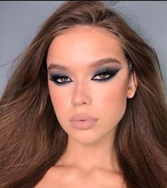 Grey Smokey Eye, Black Smokey Eye Makeup, Dark Makeup Looks, Sultry Makeup, Grey Makeup