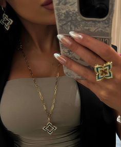 Classy Jewelry Aesthetic, Arab Wallpaper, Cool Ear Piercings, Arab Beauty, Jewelry Aesthetic, Luxe Jewelry, Aesthetic Jewelry, Effortlessly Chic Outfits, Best Friend Photos