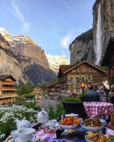 Switzerland Staubbach Falls, Lauterbrunnen Switzerland, Destination Voyage, Future Travel, Beautiful Places To Travel, Europe Destinations