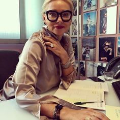 2024 Glasses, Bold Glasses, Grey Hair And Glasses, Girls Spring Fashion, Glasses Outfit, Grey Hair Styles For Women, Fashion Eye Glasses, Advanced Style, Ageless Style