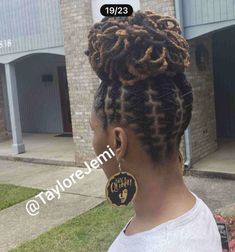 Loc Pedals Bun, Loc High Bun, Loc Petal Bun Styles, Long Dreads Styles For Women, Dreadlock Updos, Dread Colors, Temporary Dreadlocks, Styling Locs, Loc Petals