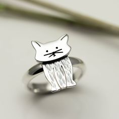 a silver ring with a cat on it