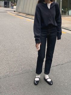 Korean Minimalist Fashion, School Looks, Mode Inspiration, Daily Outfits, Daily Fashion, Autumn Winter Fashion