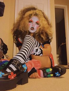 Clown Astethic Clothes, Alt Clown Outfit, Gothic Clowncore, Casual Clown Outfit, Clown Aesthetic Outfit, Female Clown Costume, Clown Outfit Aesthetic, Clown Inspired Outfit, Clown Core Fashion