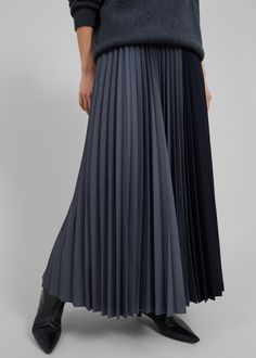 Color: Charcoal Midweight woven fabric Regular fit Maxi length Pleated detailing throughout Color block detailing Partially elasticated waist Side seam zip closure Partially lined 65% Tencel 28% Rayon 5% Wool 2% Elastane Dry Clean Imported Pleated Skirt Outfit, Skirt Outfits, Pleated Skirt, Woven Fabric, Color Block, Dry Clean, Wool, Skirt, Fabric