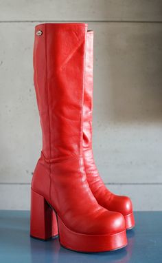 BUFFALO T-24400 CULT 40 red platform boots 90's Club Kid Grunge 90s 24400 t 40 EUR, 9 US WOMEN, 7 UK WOMEN condition: excellent vintage made in Spain Red Shoe Booties, Cheap Red Round Toe Boots, Wide Calf Boots Red, Colored Go Go Boots, Go Go Boots Funky, Luxury Red Platform Boots, Luxury Red High-top Boots, Red Glossy Boots, Red Leather Boots Casual