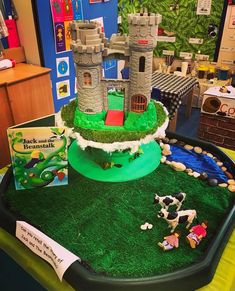 there is a cake made to look like a castle