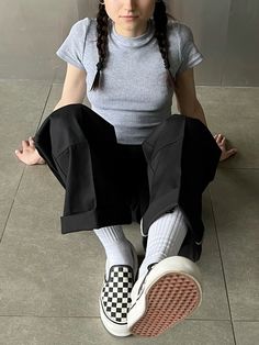 pose ideas, vans, dickies, outfit inspo Womens Outfits With Vans, Womens Dickies Outfit, Style Vans Outfit, Black Dickies Outfit, Vans Aesthetic Outfit, Vans Outfit Women, Vans Outfit Aesthetic, Dickies Pants Outfits, Dickies Outfit Women