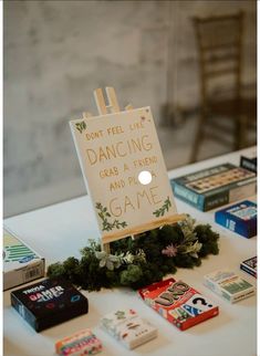 Wow Wedding Ideas, Wedding Game Table Ideas, Diy Wedding Set Up, Wedding Activity Table, Game Table For Wedding, Field Party Wedding, Card Table At Wedding, Card Games At Wedding Reception, Cute Ideas For Wedding Reception