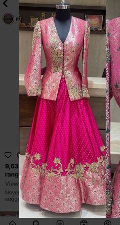 Full Length Blouse Designs For Lehenga, Designer Lehangas Boutiques, Banarsi Lehenga Party Wear, Banarasi Kurti Designs Latest, Banarsi Dress Designs, Long Blouse Designs For Lehenga, Pattu Lehenga Designs, Banarsi Suit Design Latest, Long Dresses Indian Style