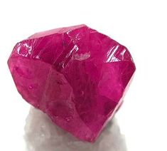 Ruby and Sapphire Origins - International Gem Society Gems Crystals, Minerals And Gemstones, Rocks And Gems, Ruby Gemstone, Precious Gems, Gems And Minerals, Pink Stone, Crystal Gems, Crystals Minerals