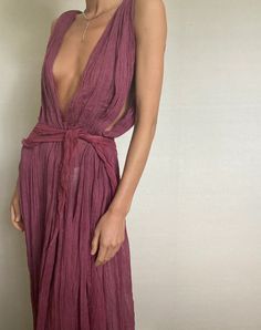 Tulum Style Clothing, Chic Backless Summer Dress, Chic V-neck Evening Maxi Dress, Elegant Flowy V-neck Dress, Long Fitted Halter Dress With Tie Back, Pink V-neck Summer Gown, Summer Pink V-neck Gown, Chic V-neck Spring Gown, Long Dress With Tie Back For Date Night