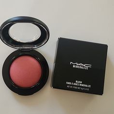 Mac Blush Happy Go Rosy Blush Mac, Mac Mineralize Blush, Mac Blush, Dark Blush, Makeup Mac, Mac Makeup, Christmas Birthday Gifts, Blush Makeup, Mac Cosmetics