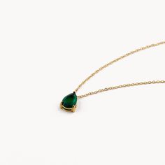 EMERALD DROP PENDANT NECKLACE This emerald drop pendant necklace features a vibrant emerald gemstone elegantly suspended from a delicate chain. The rich green hue of the emerald adds a luxurious touch, making it the perfect statement piece for any occasion. * DETAILS Length: 16'' + 2'' Plating: 18k Gold Base Metal: Recycled Stainless Steel Pendant: 7mm x 11mm CZ Diamond * PACKAGING & DELIVERY our products come in an elegant gift box. You don't need an extra box for your gifts. Please check our s Diamond Packaging, Emerald Green Necklace, Jewelry Emerald, Necklace Emerald, Drop Pendant Necklace, May Birthstone, Emerald Necklace, Rich Green, Birthstone Pendant