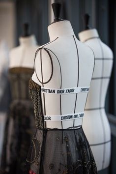 Dior Ready To Wear, Career Fashion, Maria Grazia Chiuri, Maria Grazia, Spring Summer 2017, Fashion Studio, School Fashion, French Fashion, Mens Street Style