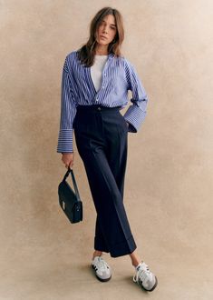 Ankle-length trousers;Turn-up at bottom of leg;Italian pockets and single welt pockets with button on back;Marked pleats front and back;Zip and button closure;Inside leg length 66 cm / 26 in (for all sizes) Blue Trousers Outfit, Navy Pants Outfit, Blue Pants Outfit, Business Casual Summer, Look Jean, Casual Work Outfit, Mode Ootd, Modieuze Outfits, Casual Work Outfits