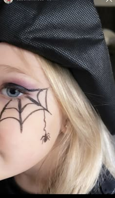 Simple Halloween Face Painting, Kids Vampire Makeup, Halloween Spider Makeup, Halloween Vegas, Face Painting Halloween Kids, Spider Web Makeup, Easy Halloween Face Painting, Maquillage Halloween Simple, Halloween Makeup For Kids