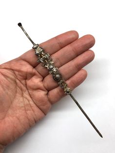 This is an antique silver hair pin - over 100 years old, from Qing Dynasty, A.D.1644-1912. This is a really valuable and collectable item. According to the ancient Chinese design tradition, most hair pin designs have subtle blessings.  For this special hair pin, the design has the blessing connotation of one's husband career move to great height throughout his life time. In ancient China, men liked to gift the hair pin to their loved ones as a show of affection. This is a very romantic and speci Qing Dynasty Hair, Chinese Jewelry Traditional, Touchstarved Game, Chinese Hair Pin, Chinese Hairpin, Mini Copper, Silver Hair Pin, Chinese Hair, Chinese Jewelry