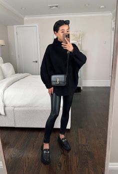 Style Platform Loafers, Fall Leggings Outfit, Platform Loafers Outfit, Petite Fall Outfits, Black Loafers Outfit, Loafers For Women Outfit, Loafer Outfits, Leggings Outfit Fall