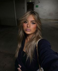 Hairstyles For All Hair Types, Aesthetic Hairstyles, Smink Inspiration, Honey Blonde Hair, Blonde Hair Inspiration, Blonde Hair Looks, Sleek Hairstyles, Hair Inspiration Color