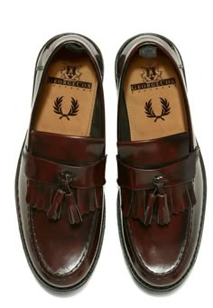 Tassel Loafers Men, Fred Perry Shoes, Northern Soul, Men's Loafers, Laurel Wreath, Tassel Loafers, Mode Inspo, Leather Tassel, British Style