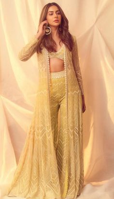 Ritika Mirchandani, Indian Outfits Modern, Indian Bridesmaid Dresses, Haldi Outfits, Sangeet Outfit, Function Dresses, Indian Outfits Lehenga, Rakul Preet