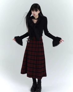 A skirt with a classic side belt. 

A mature piece with a deep plaid pattern that is typical of fall and winter. 

It goes well with long boots for a very modern style. 

◾️Model
Height/Weight: 167cm/48kg
Try size: S



Size (cm)
Skirt length
Waist


S
79
64


M
80
68


L
81
72 Chic Long Sleeve Cardigan With Faux Fur Trim, Gothic Winter Sweater, Chic Faux Fur Trim Cardigan For Fall, Chic Cardigan With Faux Fur Trim For Fall, Chic Fall Cardigan With Faux Fur Trim, Fitted Long Sleeve Cardigan With Faux Fur Trim, Chic Winter Cardigan With Faux Fur Trim, Fur Vest Outfits, Long Plaid Skirt