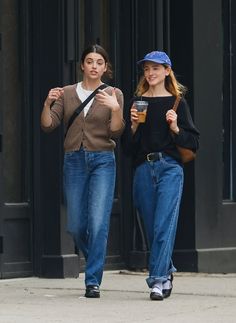 New York Basic Outfits, New York In The Fall Outfits, New York Clothes Aesthetic, Uk Fall Fashion, 90s Thrift Outfits, 2024 Going Out Outfits, Natalia Dyer Style, Natalia Dyer Outfits, Go Out Aesthetic