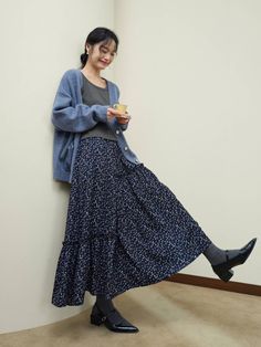 Winter Florals Fashion, Blue Flower Skirt Outfit, Colorful Feminine Outfits, Floral Skirt Outfit Ideas, Ankle Length Skirt Outfit, Winter Long Skirt Outfit, Blue Midi Skirt Outfit, Maxi Skirt Outfit Winter, Modest Feminine Outfits