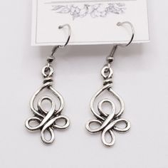 Handmade Earrings Style: Celtic Knot Dangle Comes With Organza Bag New Makes A Great Gift For Any Occasion Or Holiday! Don't Forget To Check Out My Other Styles! Keywords: Irish, Celtic, Knot, Present, Hanging, Earring, Drop, Birthday, Gift, Handmade, Made In Usa, Nj Artist, Female Owned, Artisan, Craft Irish Knot, Wire Jig, Hanging Earring, Diy Wire Earrings, Wire Wrap Jewelry Designs, Wrap Earrings, Irish Celtic, Wrap Jewelry, Funky Jewelry