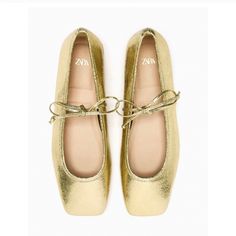 Beautiful Brand New Flats! Perfect Brand New With The Tag Silver Oxford Shoes, Silver Oxfords, Zara Pumps, Zara Sneakers, Prom Inspo, Heel Stretch, Gold High Heels, Mom Bod, Gold Ballet Flats