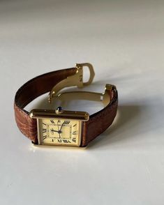 Vintage Saat, Pretty Watches, Stylish Watches Men, Retro Watches, Sporty Design, Vintage Watches For Men, Cartier Watch