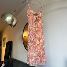 Vintage 90/00's silk paisley floral dress.  So cute with adjustable tie detail at the bust which is super flattering on the chest.  Size 4 and best for an xs/small.  Was very tight in my chest area and I am a small/medium.  100% silk outer with polyester lining.  I am 5'4 for reference! Fitted Paisley Print Midi Dress For Beach, Fitted Silk Dress With Paisley Print, Summer Silk Dress With Paisley Print, Fitted Paisley Print Sundress, Vintage Summer Dress With Paisley Print, Piper Halliwell, 2000s Dress, Vintage Paisley, Paisley Floral