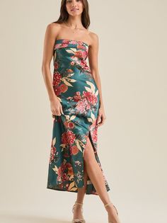 This elegant strapless satin floral print maxi dress with a fold over top and elastic back will turn heads at any occasion. The soft satin fabric and flattering silhouette makes for a comforting and captivating fit, while the floral print and elastic back add a touch of femininity and charm. White Dress Skirt, Hawaiian Print Dress, Jean Trends, Floral Print Maxi Dress, Floral Print Maxi, Plus Size Shopping, Printed Maxi, Floral Maxi, Printed Maxi Dress