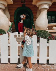 Kenzie Lunt, Fairytale Outfits, Disneyland With A Toddler, Disneyland Fits, Outfits Disneyland, Disneyland Outfit Ideas, Disney Toddler Outfits, Halloween Vacation, Vacation Birthday