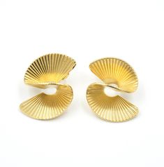 Vintage gold tone crimped fan statement earrings. These are well made and super comfortable for everyday.  Backs are marked "Avon" unsure if they're original. In good vintage condition with some small signs of age, nothing major.. Measurements: 1.2" Tall x 1" Wide Weight: 10 grams Please feel free to contact me with questions and/or for additional photos. More gold toned statements in the shop: Napier XL Chain necklace - https://basefare.etsy.com/listing/1814820928 Gold toned love knot studs - https://basefare.etsy.com/listing/1095353848 *Free Shipping on Orders Over $35* Domestic orders ship USPS Ground Advantage. If you would like to add insurance please reach out before purchase. All of our items are in good, vintage condition because of their past lives expect some minor surface abrasi Fan Jewelry, Past Lives, Knot Studs, Love Knot, Small Signs, Jewelry Earrings Studs, Aging Signs, Vintage Gold, Statement Earrings