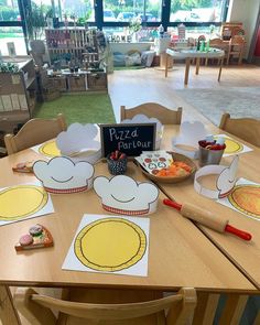 the table is set up to be used as a pizza parlor for children's meals